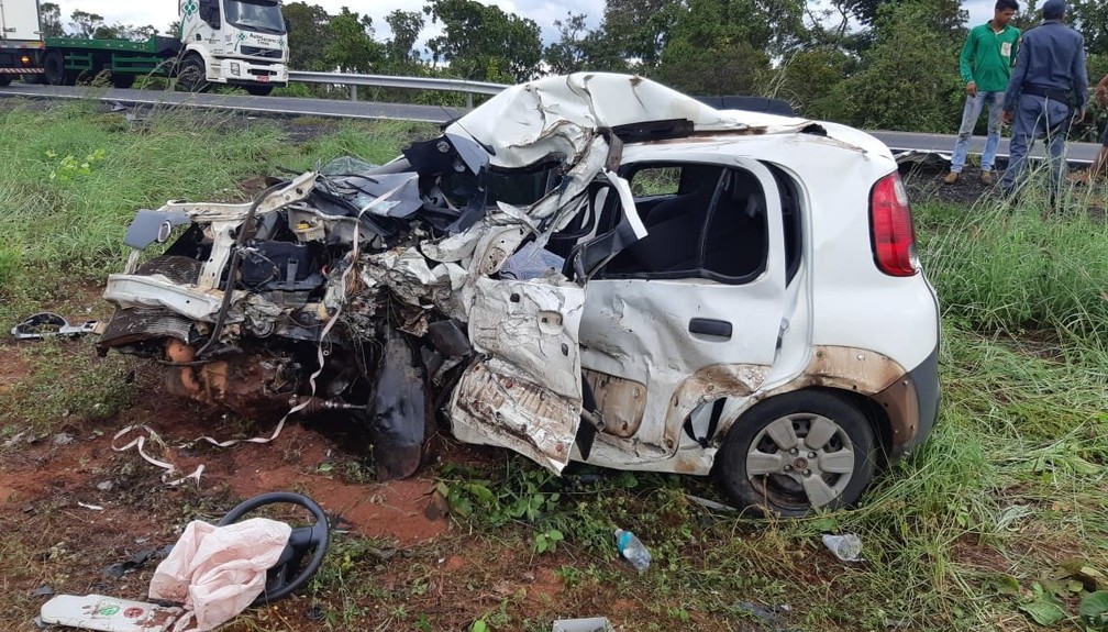 Acidente mata dois motoristas e deixa 3 passageiros feridos em rodovia de MT