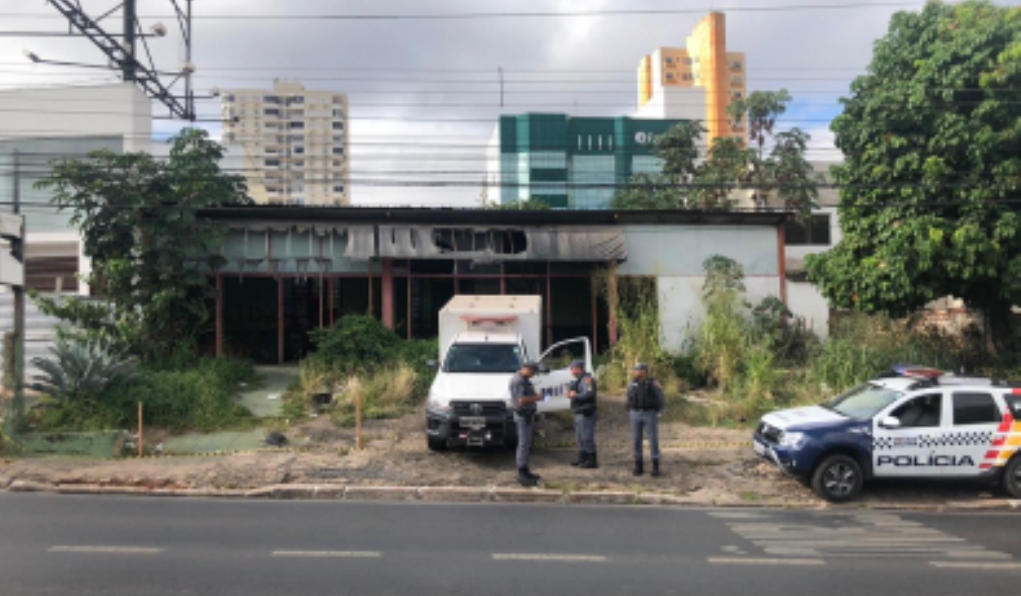 Homem ateia fogo e mata morador de rua carbonizado em Cuiabá