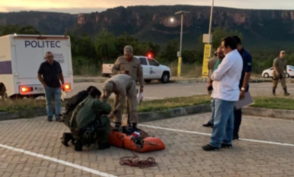 Funcionário de concessionária se joga do Portão do Inferno