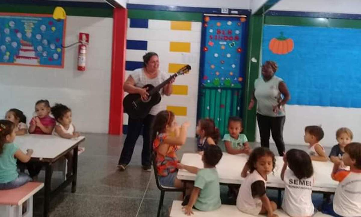 Lançando mão de um leque de linguagens, Umei Monteiro Lobato leva alunos a se descobrirem