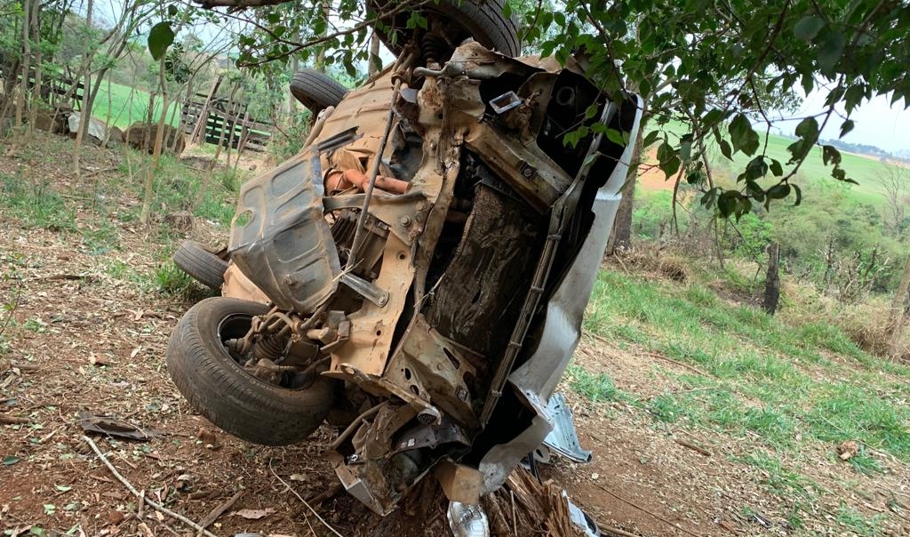 Família de Sorriso capota carro em SC e pai morre preso nas ferragens