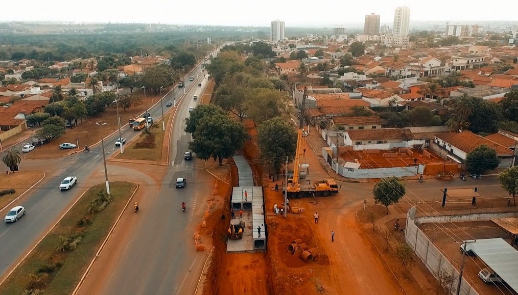 Começa etapa final de instalação das aduelas na Avenida dos Estudantes