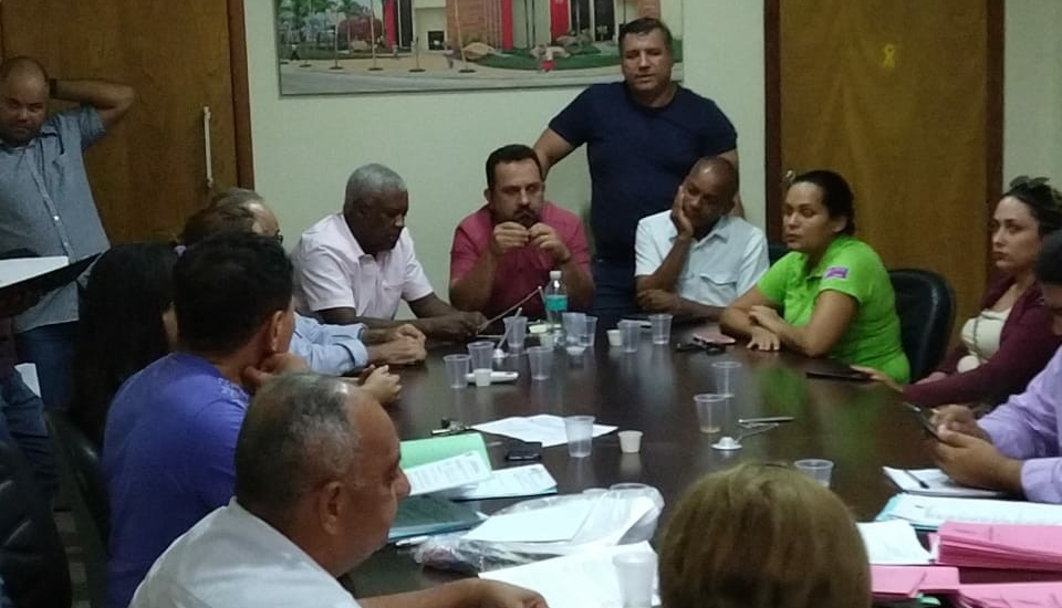 Professores municipais pedem apoio aos vereadores