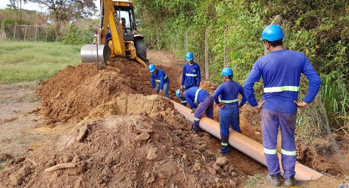 Instalação de coletor tronco vai viabilizar esgotamento sanitário nos bairros Maria Vetorasso e Verde Teto