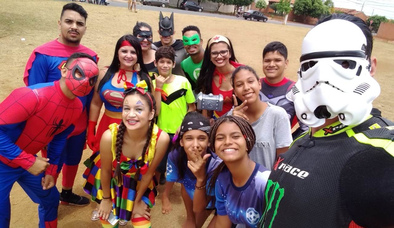 Esporte e Lazer comemora Dia das Crianças com resgate de brincadeiras tradicionais e super-heróis