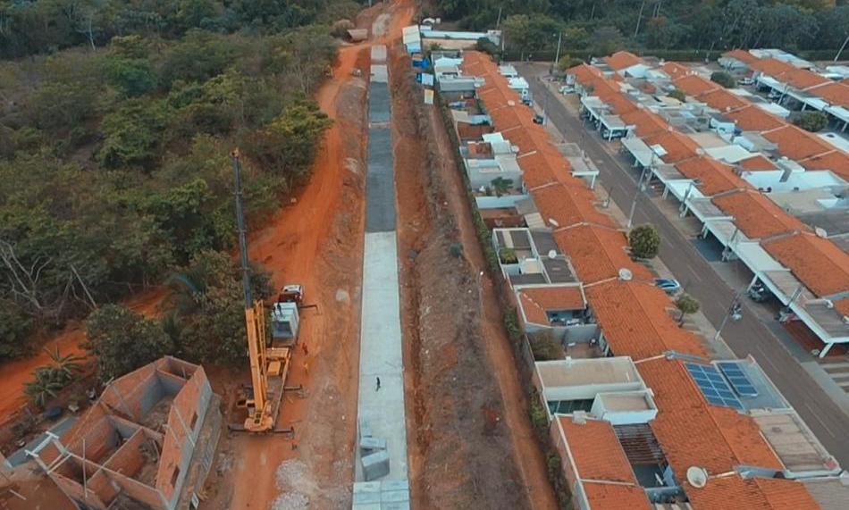 Obra de drenagem NA W11 segue em ritmo acelerado