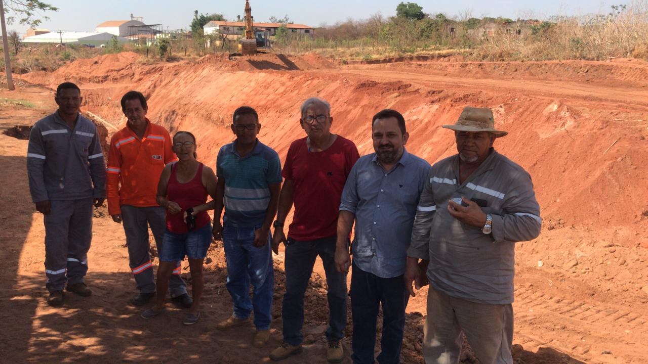 Vereador visita obras em andamento no Jardim das Paineiras e Oásis