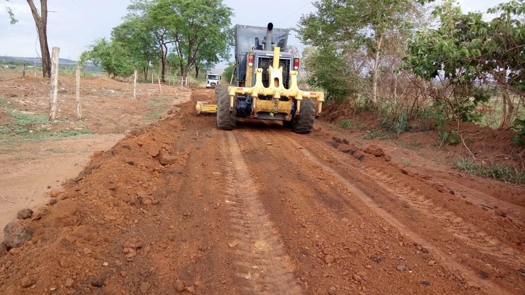 Prefeitura segue realizando manutenção e recuperação das estradas vicinais da zona rural