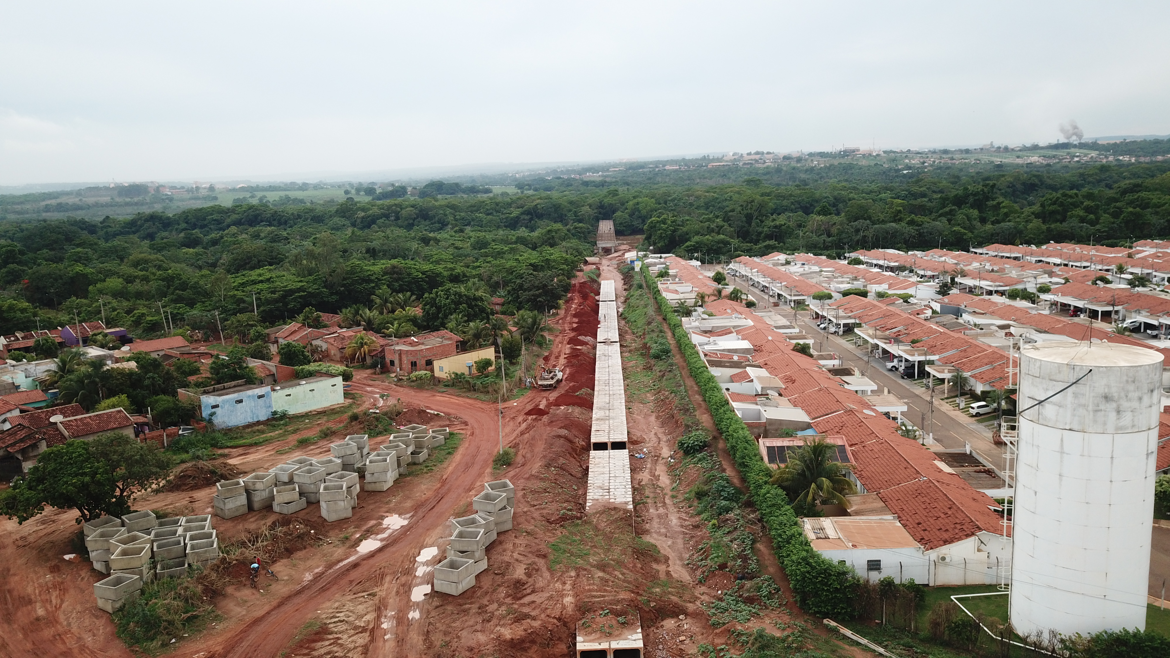 Obra de drenagem na W11 evolui com duas frentes de trabalho