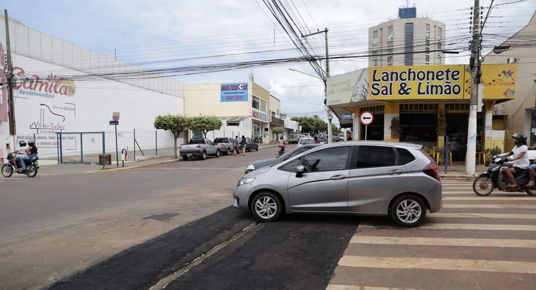 Prefeitura segue recuperando as canaletas de escoamento no Centro da cidade