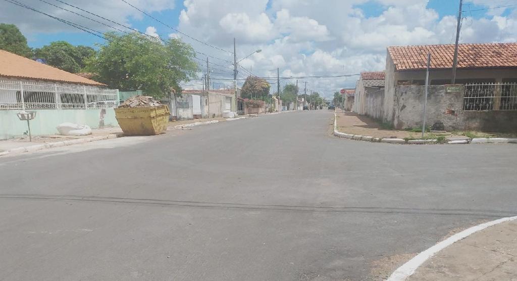 Com ruas vazias e lojas fechadas a Polícia Militar orienta àqueles que necessitam sair de casa