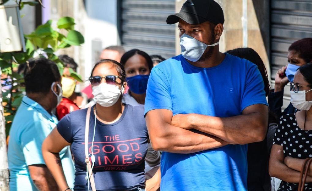 População deve manter cuidados para evitar contaminação em espaços públicos