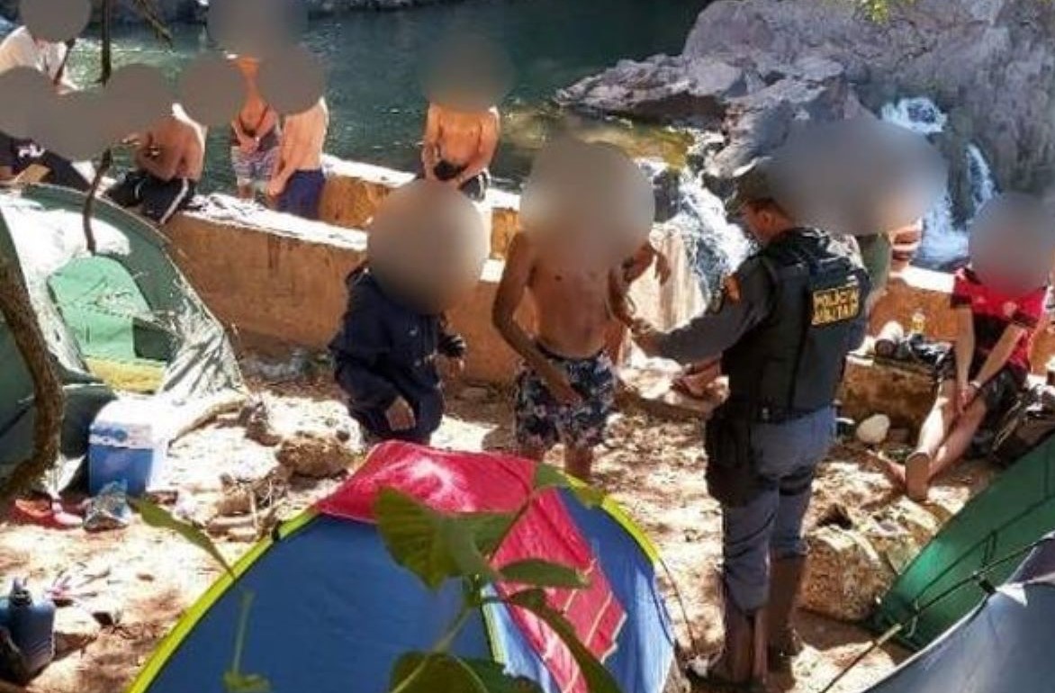 Nobres | Turistas são flagrados acampados em cachoeira durante pandemia