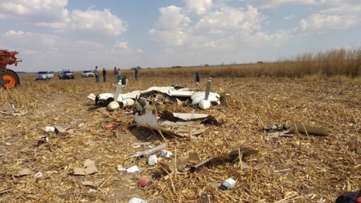 Mato Grosso | Avião cai em fazenda e piloto morre preso em destroços