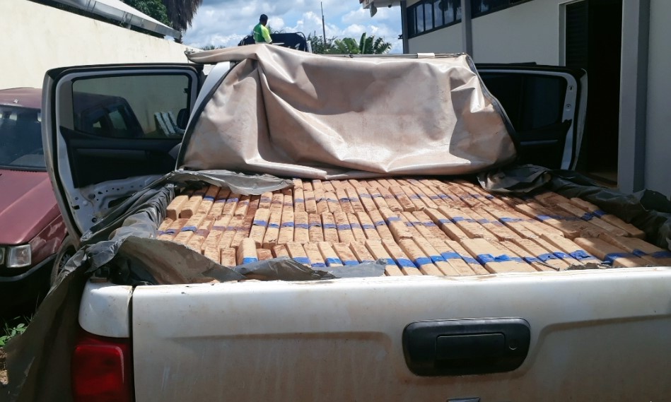 Policiais encontram 1,3 tonelada de maconha dentro de caminhonete em Alto Taquari