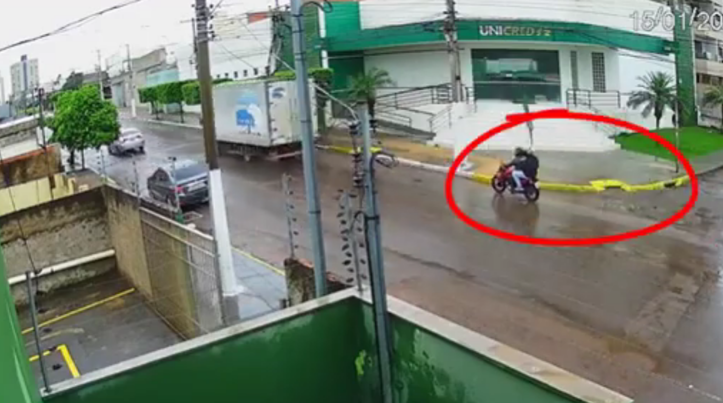 Rondonópolis | Câmeras de segurança flagram diretora do  Sanear sendo perseguida por assassinos até ser morta no semáforo