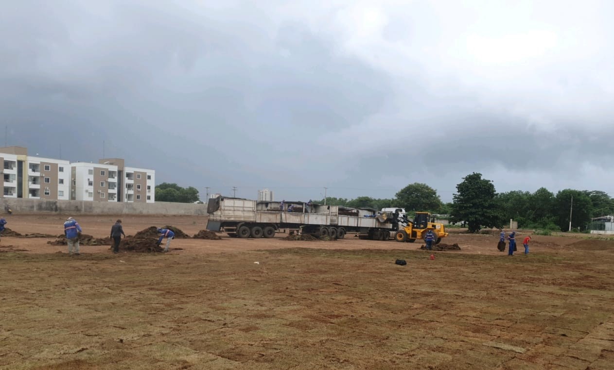 Rondonópolis | SEMMA realiza limpeza, plantio de grama e recupera áreas degradadas