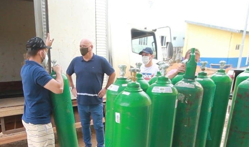 Empresas emprestam cilindros de oxigênio para prefeitura de Peixoto de Azevedo repor estoque em Hospital Regional
