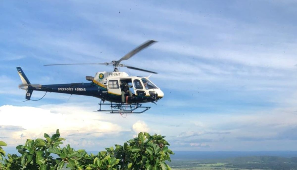 Turista é resgatado de helicóptero após se perder no alto do Morro de Santo Antônio
