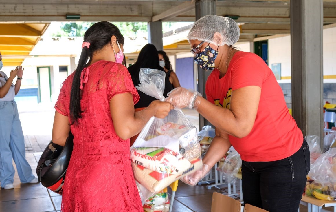 Cáceres | Prefeitura inicia entrega de kit de alimentação para as crianças da Rede Municipal