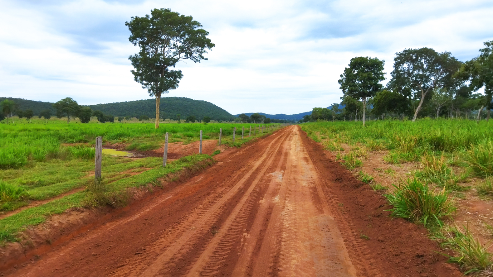 Prefeitura de Cáceres finaliza a manutenção de mais uma estrada rural