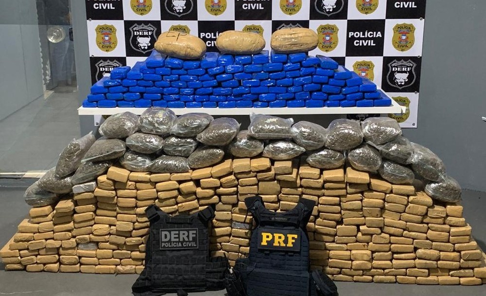 Rondonópolis | Casal é preso com 400 kg de maconha ao ser abordado por policiais em rodovia