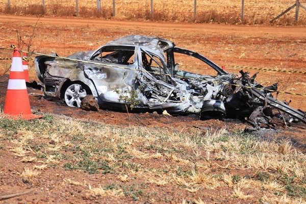 Mato Grosso | Motorista morre carbonizado após acidente entre carro e carreta