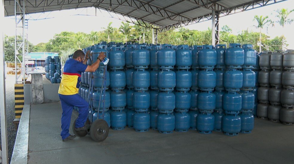 Petrobras anuncia reajuste nos preços da gasolina e do gás de cozinha