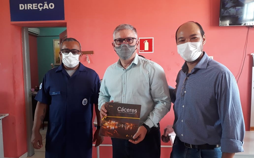 Defensor da implantação das Escolas Cívico Militar, Nakamoto acompanha visita técnica em Escola de Cáceres