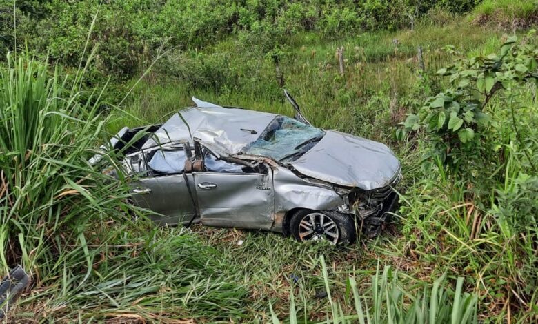 Duas pessoas morrem em grave acidente envolvendo Uno e Hilux na MT-320