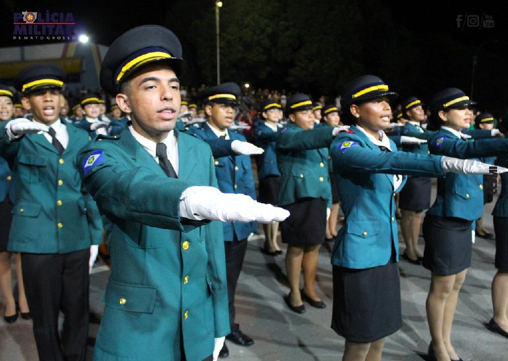 Escola Estadual Militar Tiradentes forma 174 alunos em Cuiabá