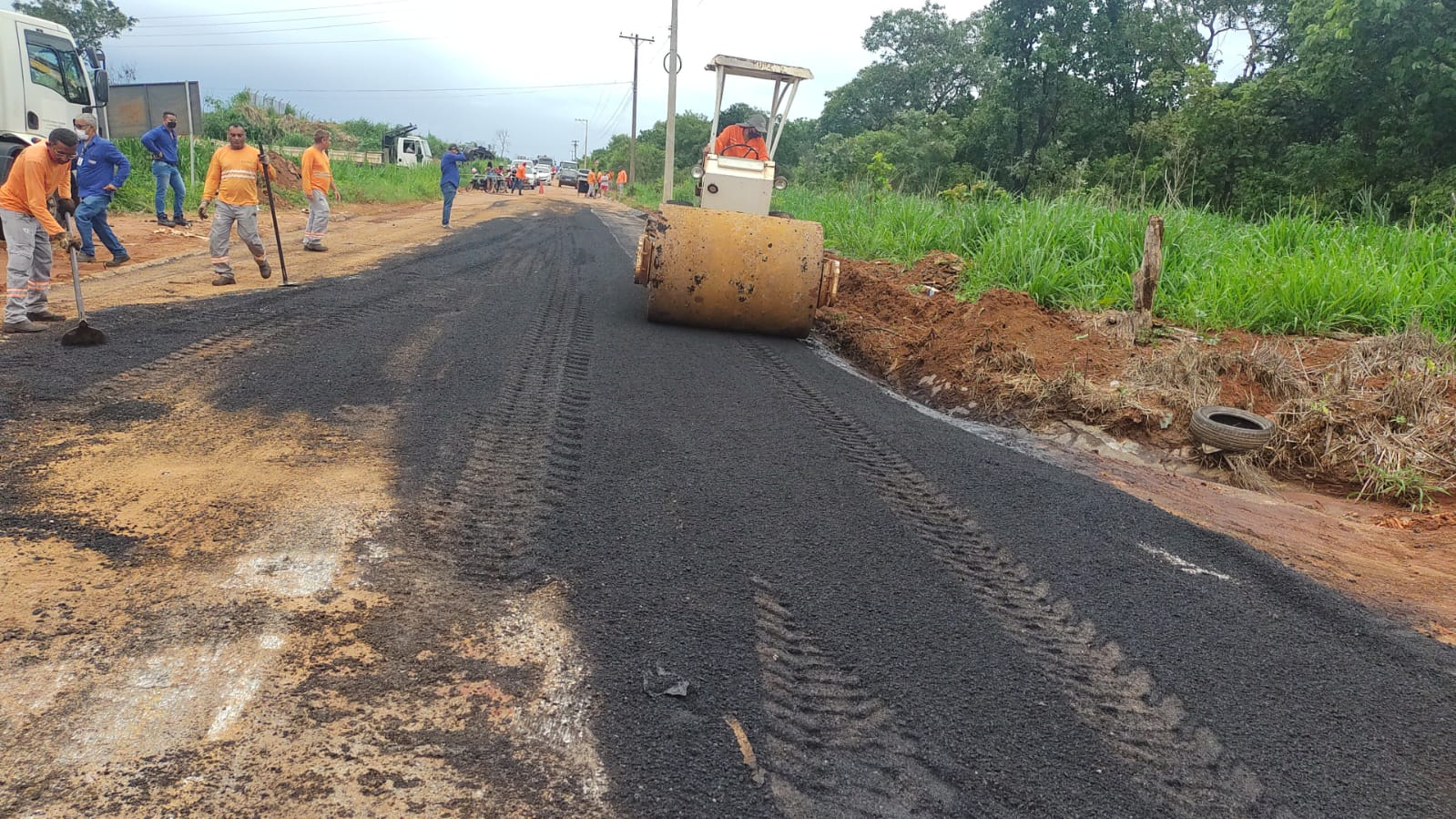 Rondonópolis | Coder recupera pavimento danificado por erosão no início da Rodovia do Peixe