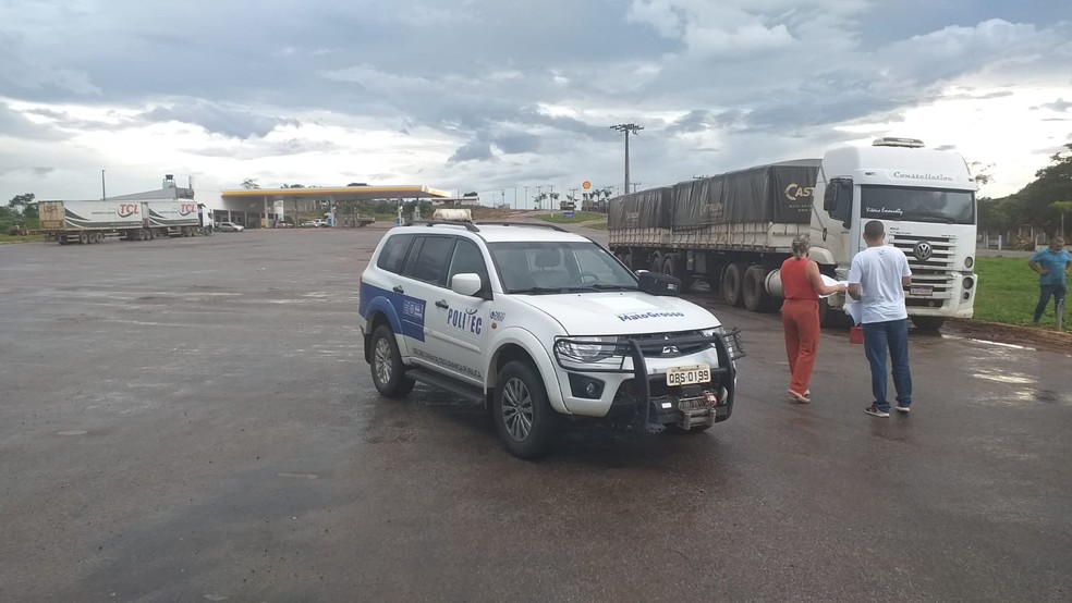 Motorista tem caminhão roubado em Rondonópolis e fica amarrado por 12h em cativeiro