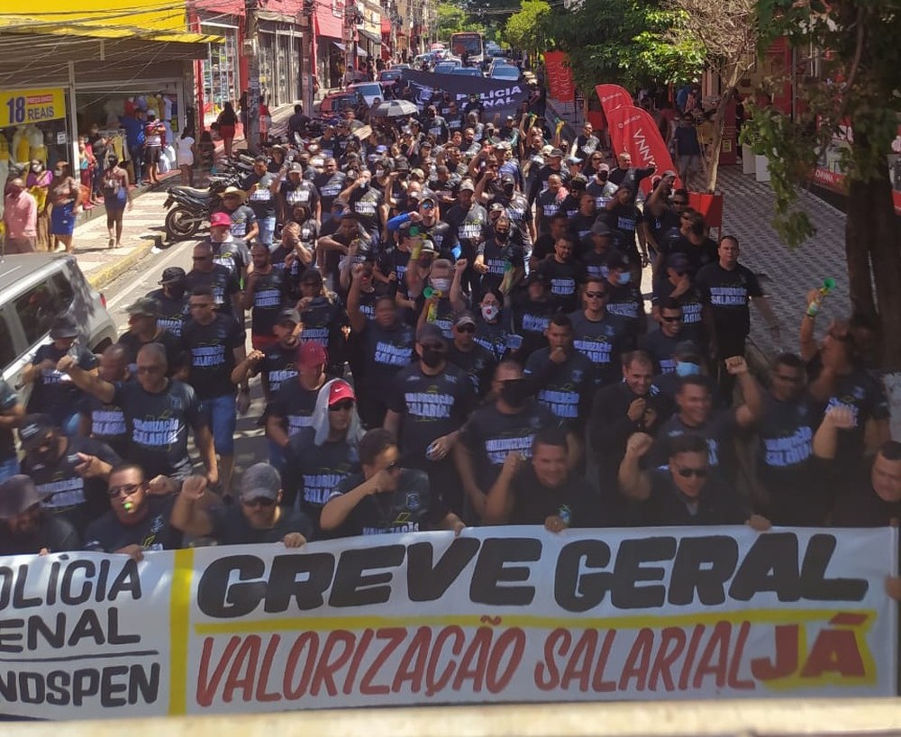 Mato Grosso | Greve dos policiais penais chega ao 12º dia e profissionais fazem ato para cobrar reajuste salarial