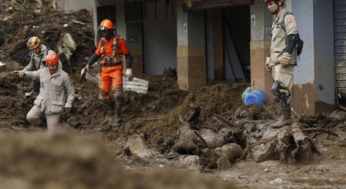 Petrópolis: com 176 mortos em tragédia, polícia convoca famílias de desaparecidos para coleta de DNA