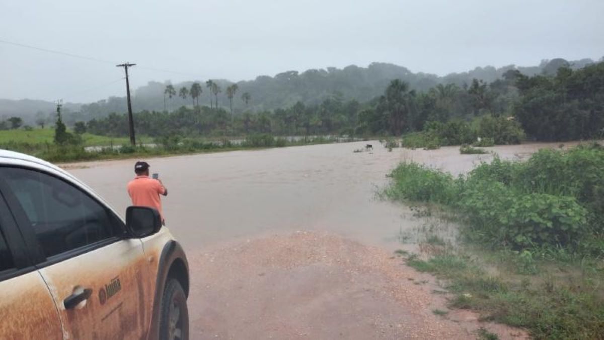 Chuva deixa comunidades rurais isoladas em Juína