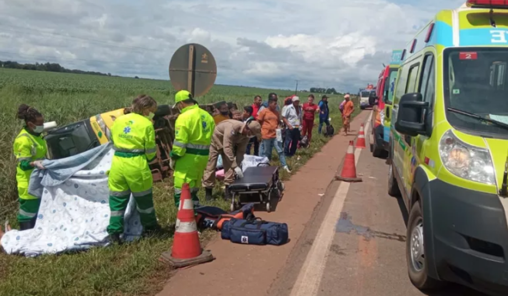 Ônibus com 28 pessoas tomba e cinco ficam feridas na BR-163