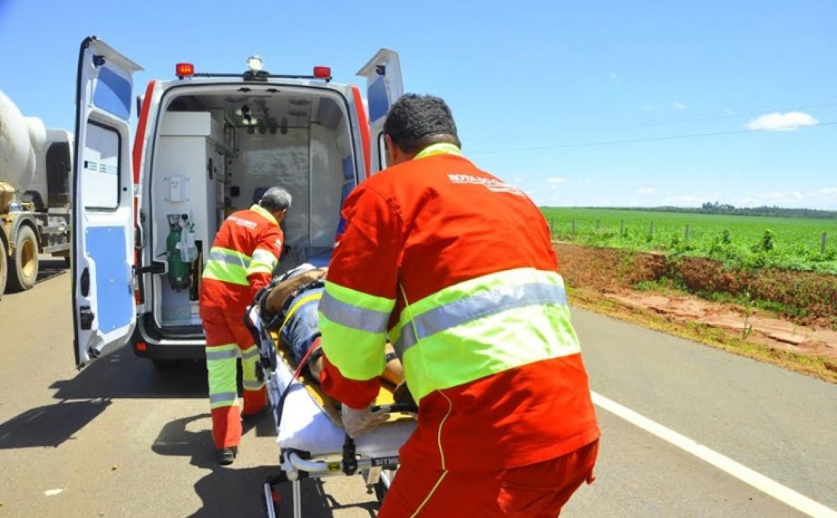 Quatro veículos de carga e um de passeio se envolvem em acidente na BR 163