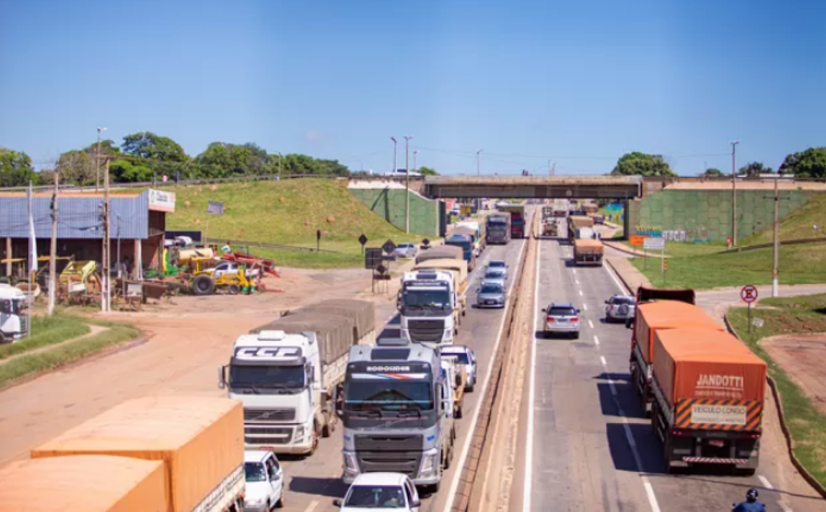 BR-163 deve ter aumento de 20% no movimento de veículos neste feriado prolongado em Mato Grosso