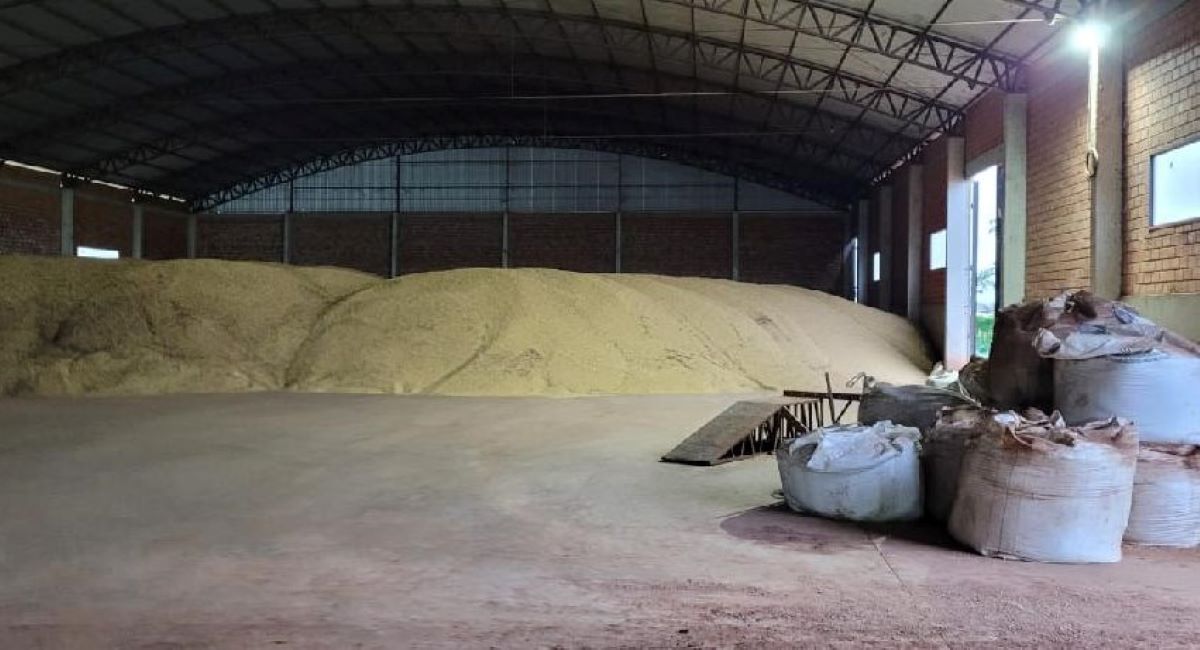 Rondonópolis | PM prende quadrilha por receptação e recupera carga com 1,6 mil toneladas de produtos agrícolas