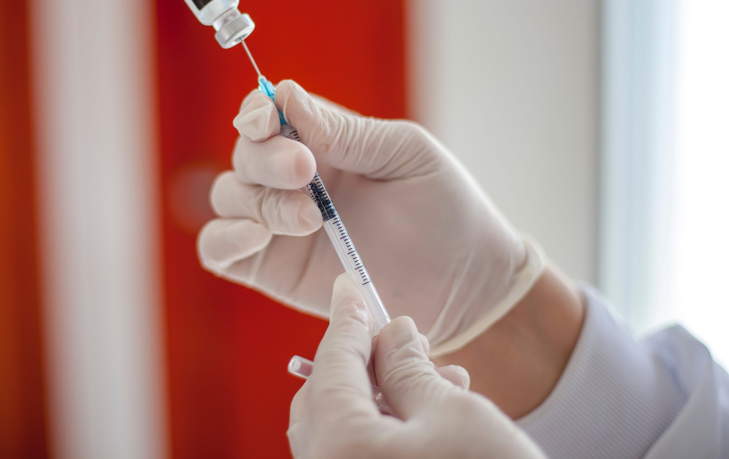 Vacinação contra HPV é ampliada; veja quem pode ser imunizado