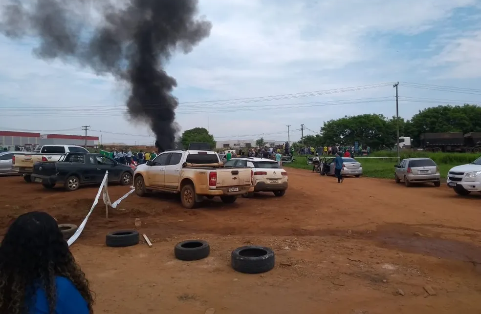 Manifestantes pro-Bolsonaro bloqueiam rodovias em sete municípios de Mato Grosso