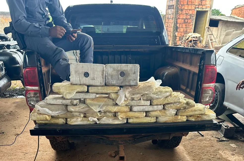 Paranatinga | Casal é preso transportando carga de 48 kg de cocaína em fundo falso de veículo