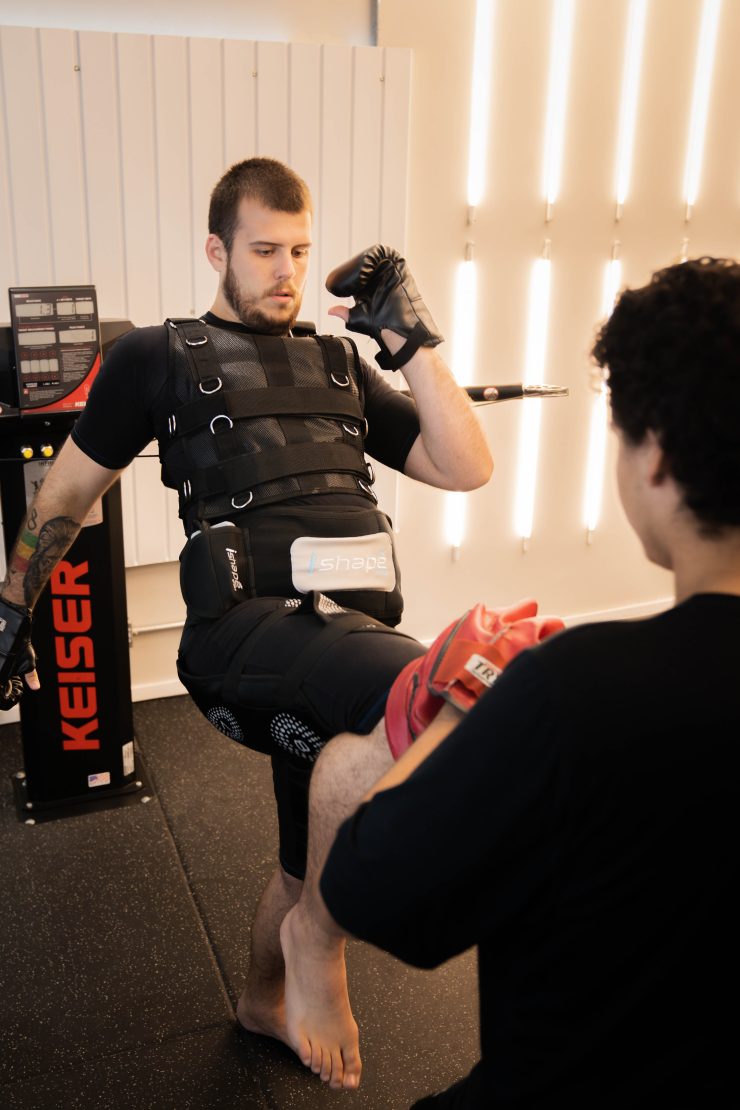 Eletroestimulação ganha espaço nas academias e clínicas do país: 20 minutos equivalem a até 2 horas de exercícios