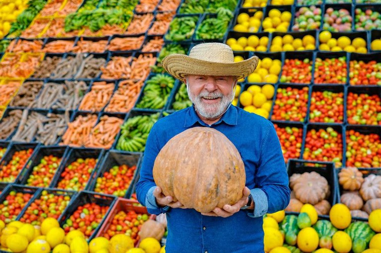 Lula: “Quem nunca passou fome não sabe quanta falta faz comer”