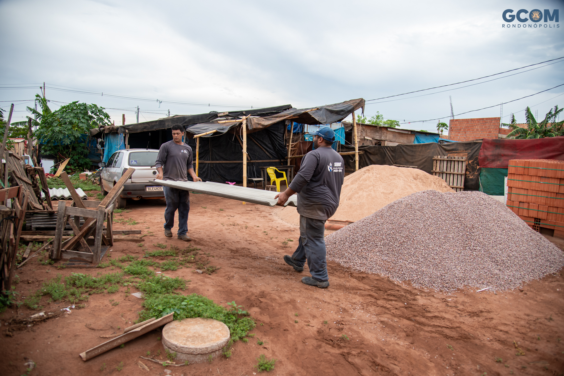 Rondonópolis | Prefeitura entrega mais kits de materiais de construção para moradores do Maria Amélia