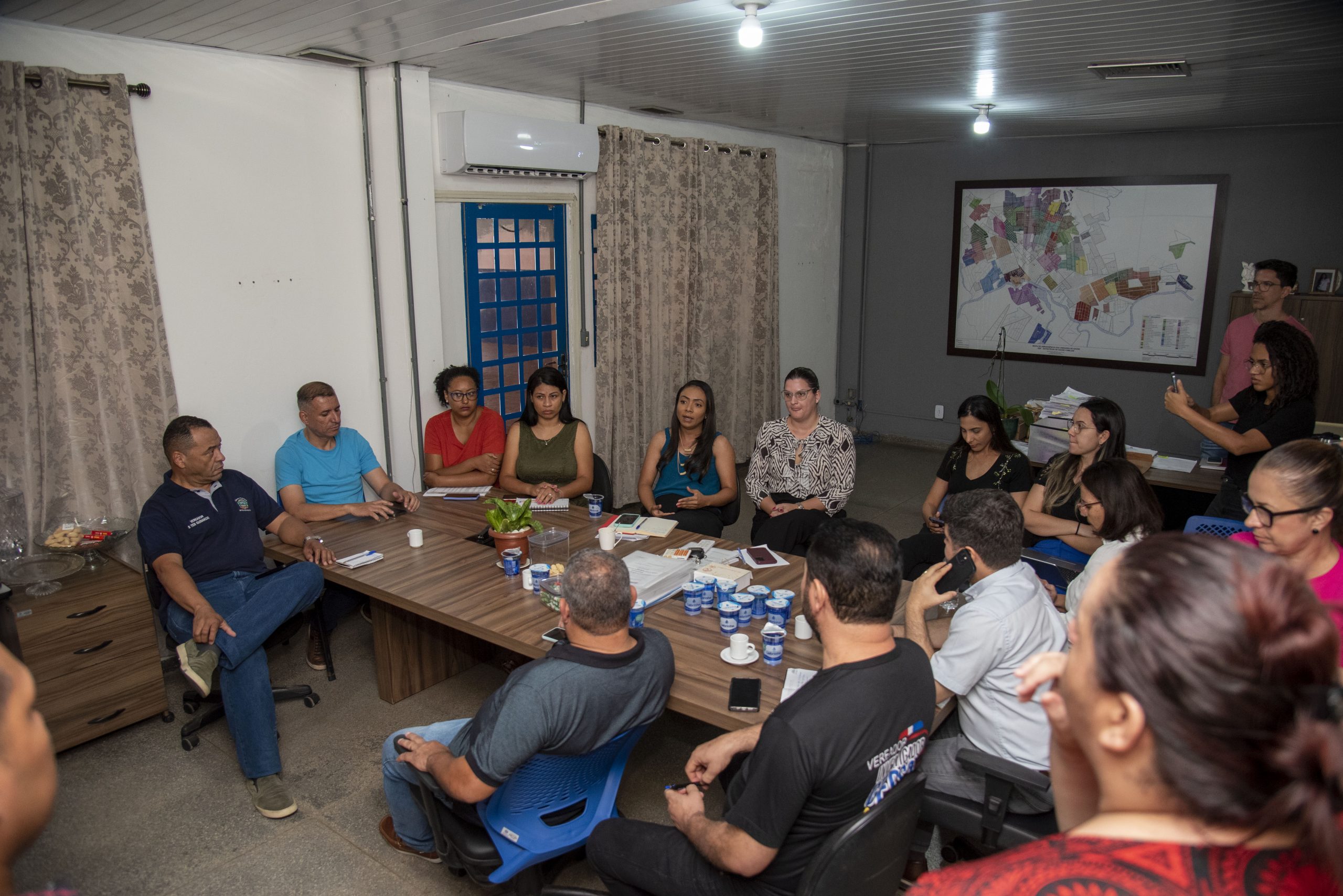 Rondonópolis | Secretária de Saúde recebe comissão de vereadores e enfermeiros