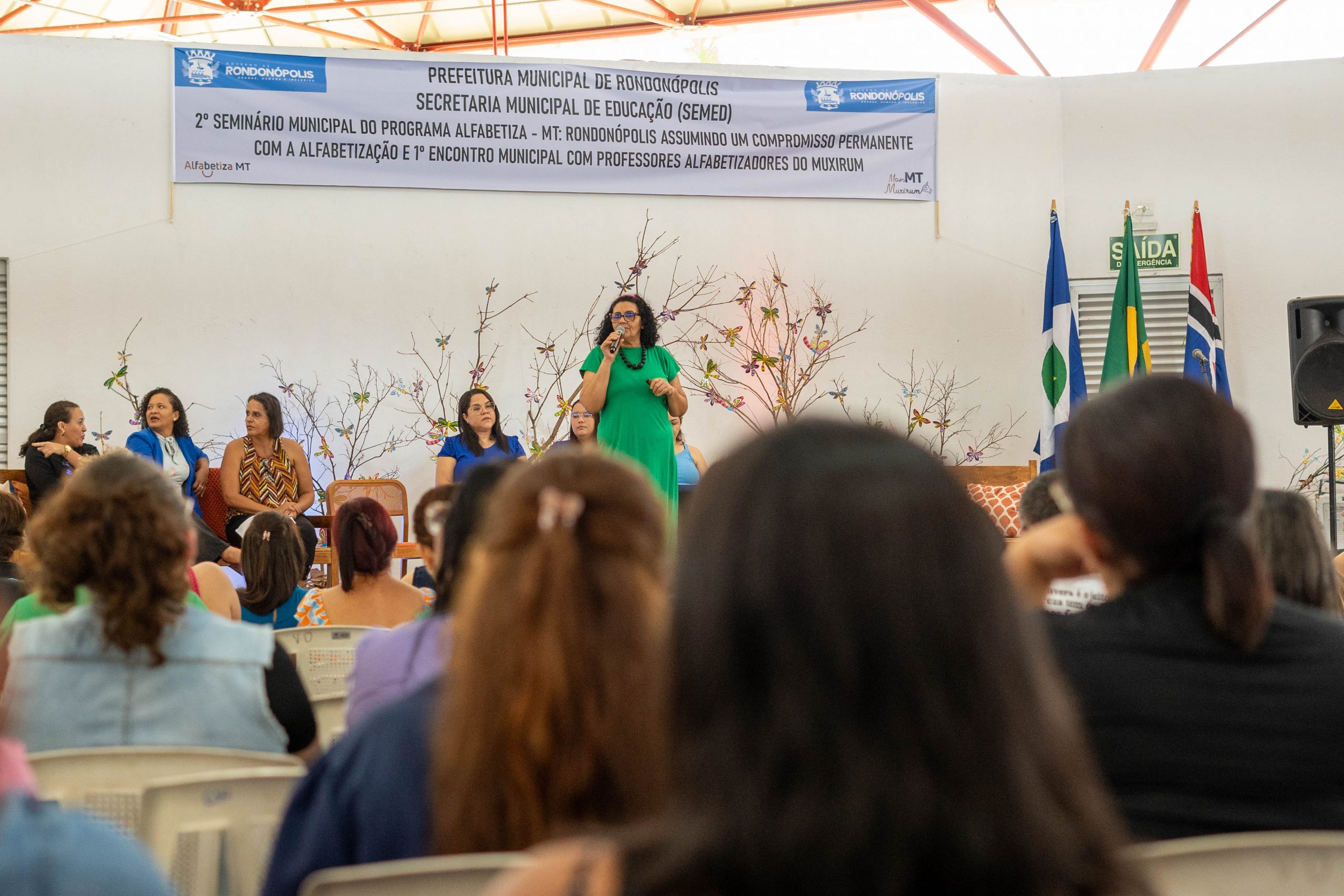 Rondonópolis | Professores da rede municipal apresentam resultados do Alfabetiza MT em seminário