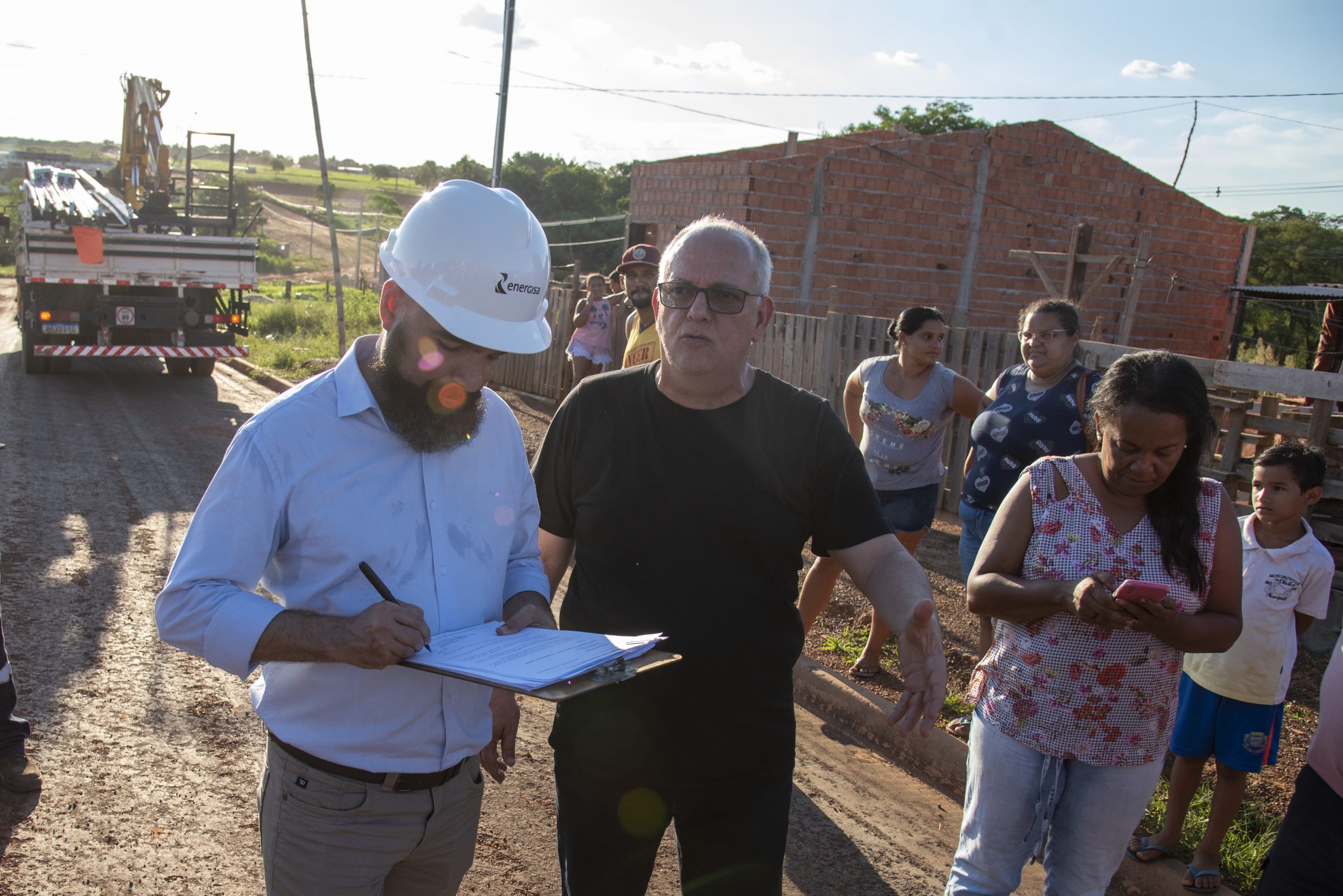 Rondonópolis | Prefeitura e Energisa entregam padrões no Alfredo de Castro 2