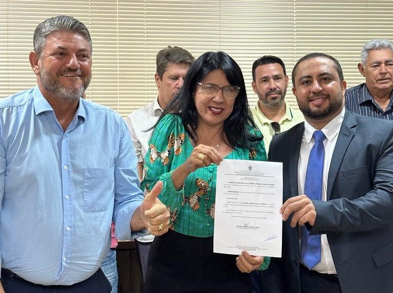 Cáceres | Prefeita Eliene Liberato empossa advogado Mauro Lemes na Assessoria Especial de Gabinete da Prefeita